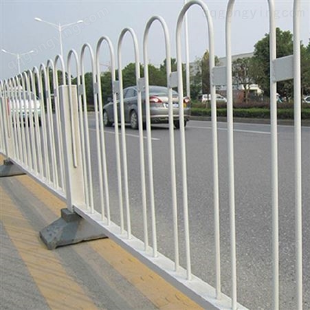 雄安新区工程围挡 工厂直销道路护栏交通隔离栏国际镀锌钢管市政护栏