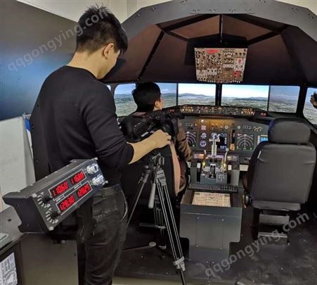 雅创 直升机飞行模拟器 单人自助式操控 科普教育