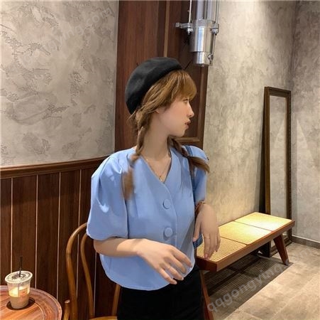夏季2022新款韩版设计感雪纺V领短款上衣洋气泡泡短袖衬衫女