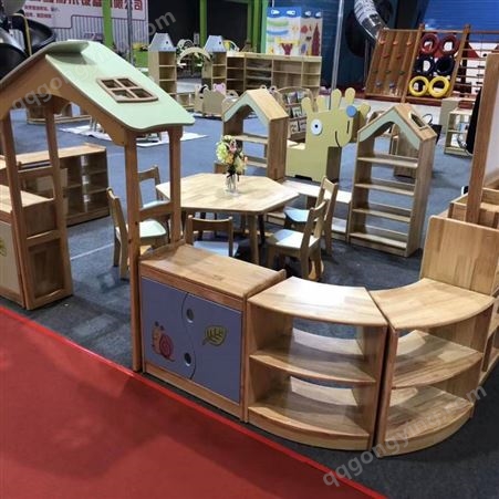 南宁生产幼教家具 儿童木质区角组合柜 笑脸背靠课桌椅配套设备